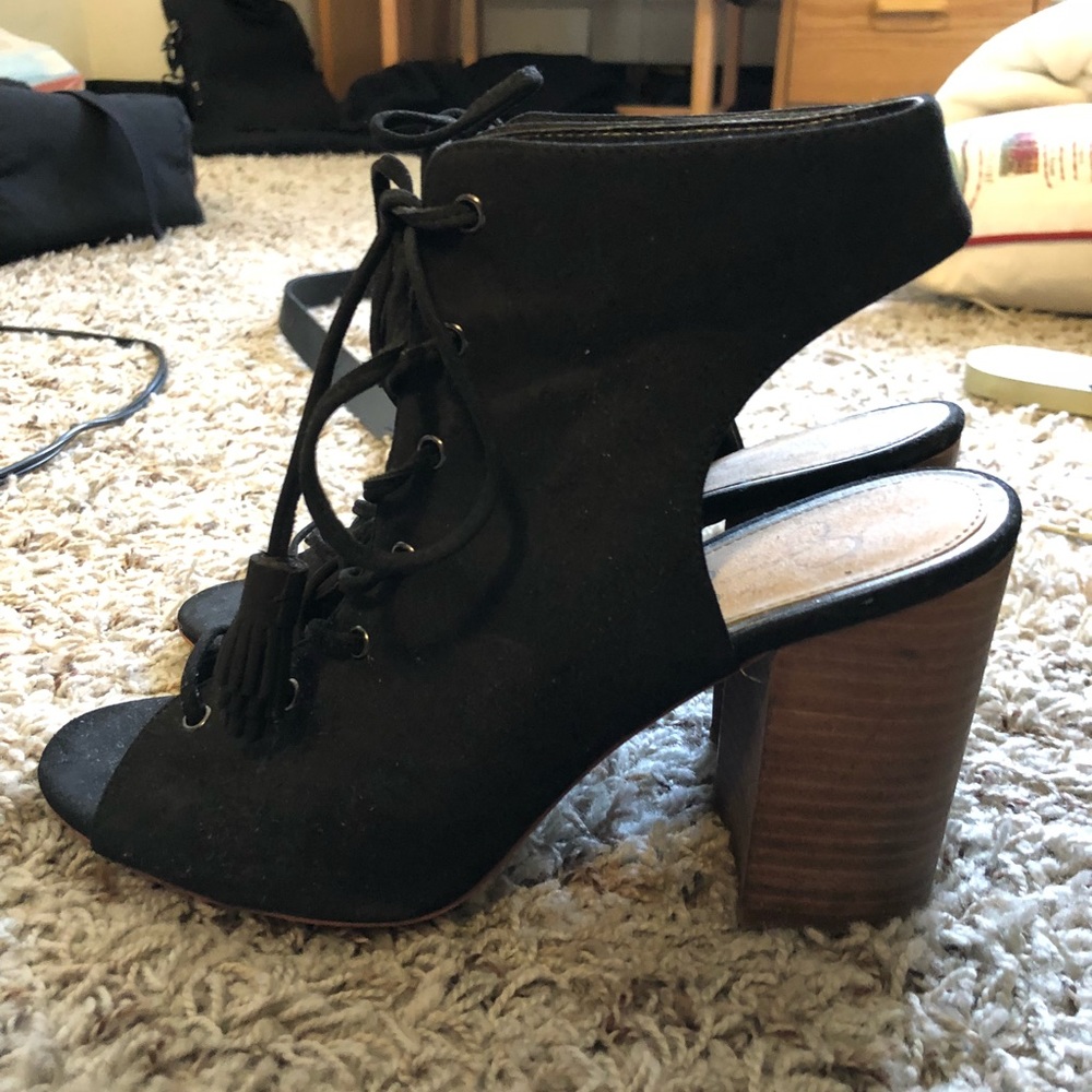 Jessica Simpson tie up heels